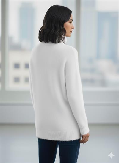 Beyaz/Ekru Oversize Uzun Boğazlı Tüylü Dokulu Yumuşak Triko Kazak