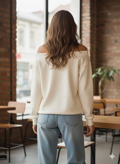 Ekru Kadın Oversize Dudak Baskılı Sweatshirt -Kayık Yaka  3 İplik Kumaş, Off Shoulder, Rahat Günlük Sweat