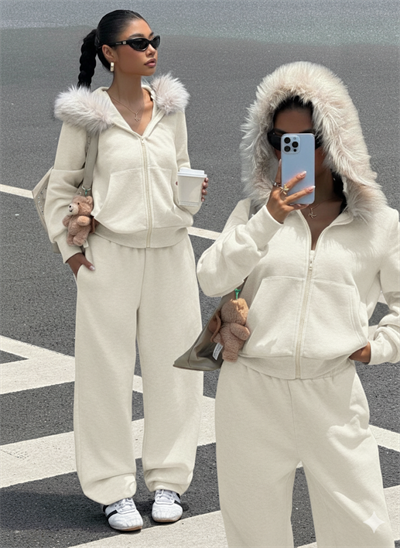 Ekru Siyah Fermuarlı Kapüşonlu Sweatshirt Eşfoman Takımı – Kürklü Kapüşon, Cepli, Rahat Kalıp