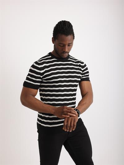 Erkek Siyah Desenli Triko Tişört – Kısa Kollu, Slim Fit