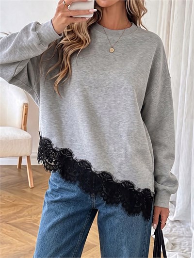 Gri Kadın Dantel Detaylı Oversize Sweatshirt – Bisiklet Yaka Asimetrik Kesim Uzun Kollu Şık Günlük Sweat