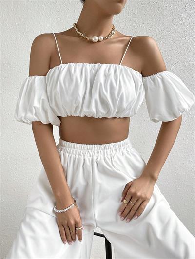 Kadın Beyaz Off Shoulder Crop Bluz – Askılı, Lastikli, Kısa Kollu Yazlık Şık Üst