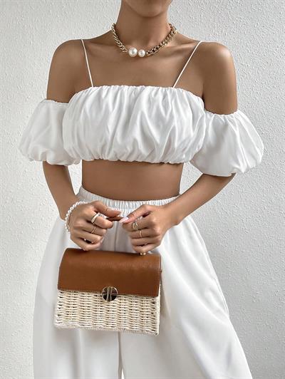 Kadın Beyaz Off Shoulder Crop Bluz – Askılı, Lastikli, Kısa Kollu Yazlık Şık Üst