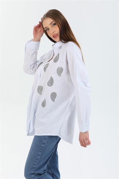 Kadın Beyaz Taş Detaylı Oversize Gömlek - Şık ve Rahat Tasarım