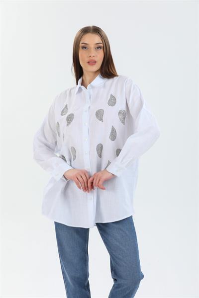 Kadın Beyaz Taş Detaylı Oversize Gömlek - Şık ve Rahat Tasarım