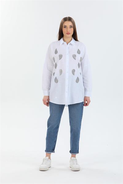Kadın Beyaz Taş Detaylı Oversize Gömlek - Şık ve Rahat Tasarım
