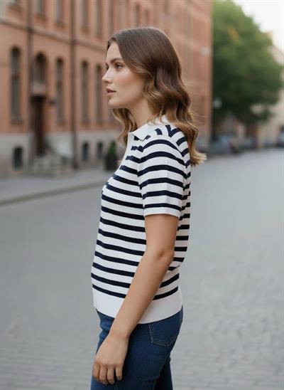 Kadın Çizgili Polo Yaka Triko Bluz –  Siyah Beyaz – Kısa Kollu – 36-40 Beden Uyumu