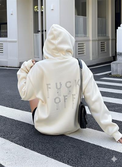 Kadın Ekru Oversize Kapüşonlu Sweatshirt – Taş Detaylı “F*ck Off” Yazılı – Rahat Günlük Kapüşonlu Üst