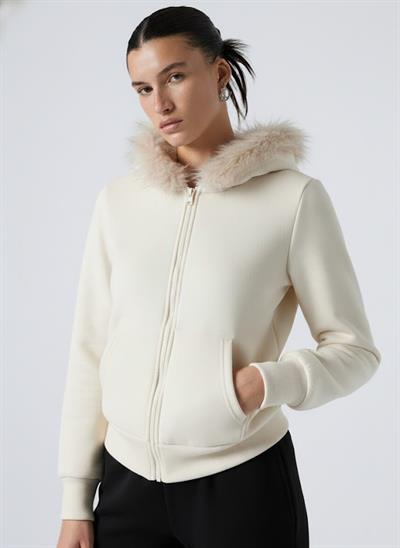 Kadın Ekru Fermuarlı  Kapüşonlu Sweatshirt – Kürklü Kapüşon, Cepli, Rahat Kalıp