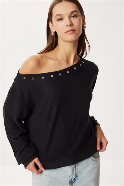 Kadın Siyah Kuşgözü Detaylı Asimetrik Yaka Sweatshirt - Metal Halkalı Tek Omuz Salaş Bluz