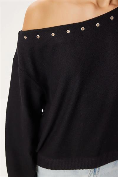 Kadın Siyah Kuşgözü Detaylı Asimetrik Yaka Sweatshirt - Metal Halkalı Tek Omuz Salaş Bluz