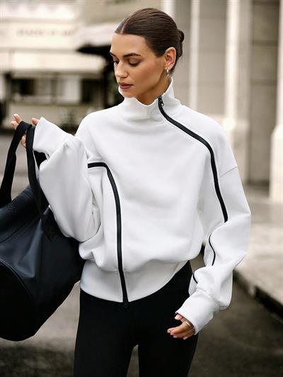 Beyaz Kadın Yüksek Yaka Komple Fermuarlı Sweatshirt – Spor ve Günlük Şık Oversize Model