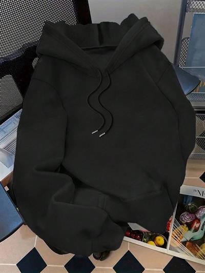 Sevimli Gülen Kedi ve Pati Baskılı Siyah Kapüşonlu Sweatshirt