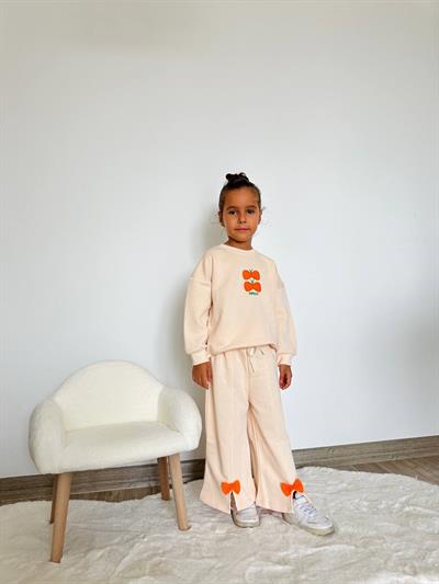 Fiyonk Detaylı Takım Krem