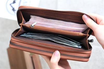 Hakiki Deri Fermuarlı Çok Para Bölmeli Tutamaçlı Unisex El Çantası Fındık 1206
