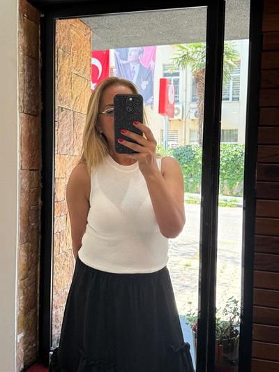 Bisiklet Yaka Kolsuz Bluz Beyaz
