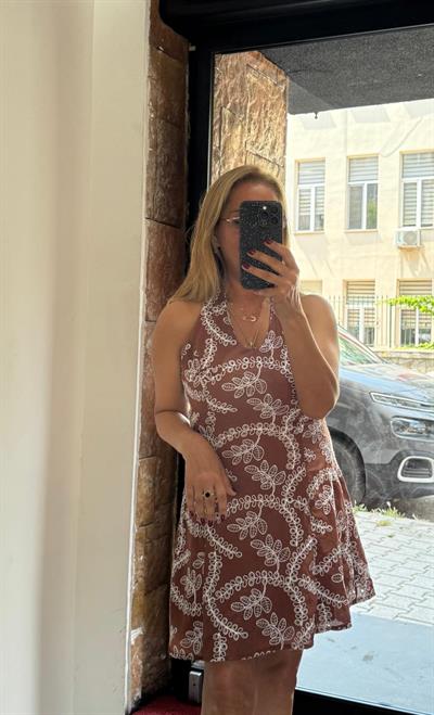 Nakış İşleme Boyundan Düğmeli Mini Elbise Kiremit Rengi