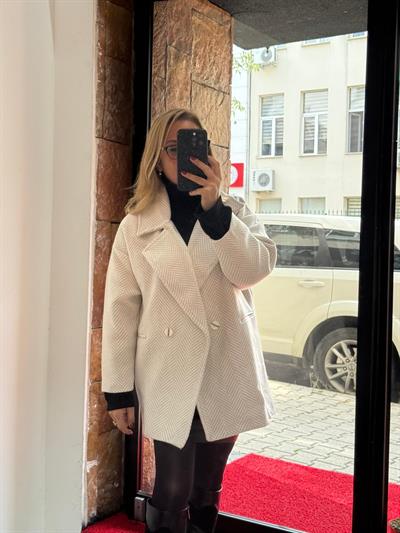 Oversize Balıksırtı Kısa Kaşe Kaban Krem
