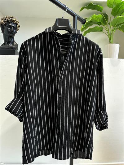Siyah Çizgili Gömlek