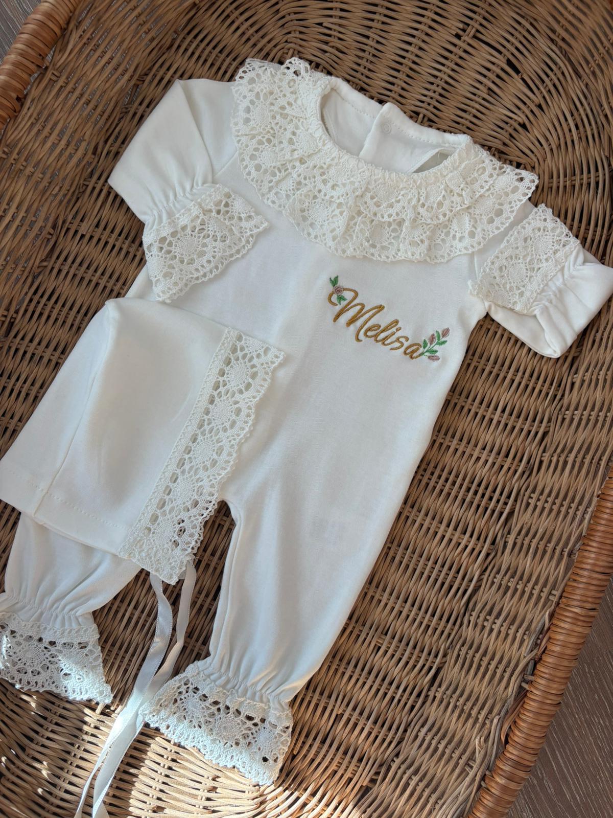 Dantel Detaylı İsme Özel Bebek Tulum Ve Şapka