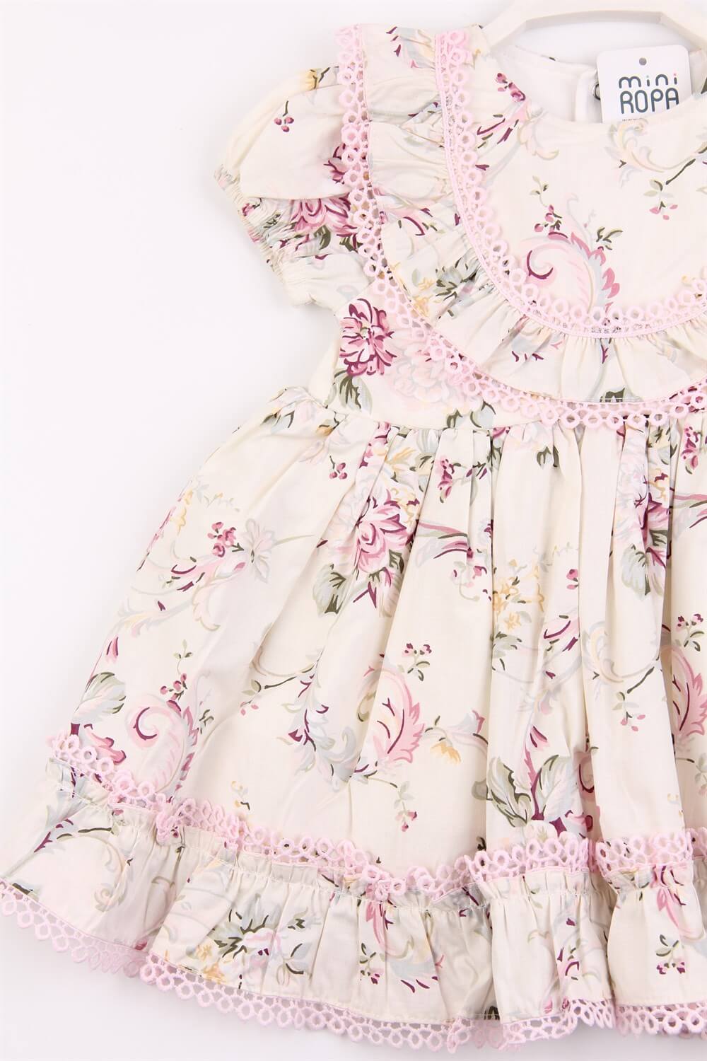 Vestido de boneca com molde para download  Bebek elbisesi, Başlangıç dikiş  projeleri, Bez bebek elbisesi