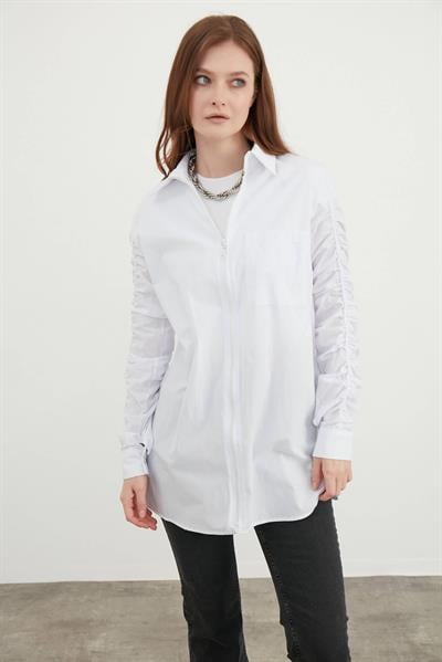 Beyaz Fermuar Detaylı Gömlek