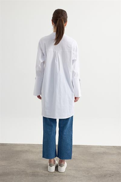 Beyaz Hakim Yaka Detaylı Cepli Tunik