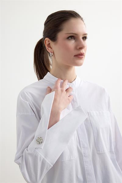 Beyaz Hakim Yaka Detaylı Cepli Tunik