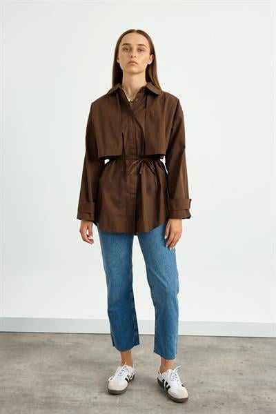Kahverengi Rüzgarlık Detaylı Gömlek