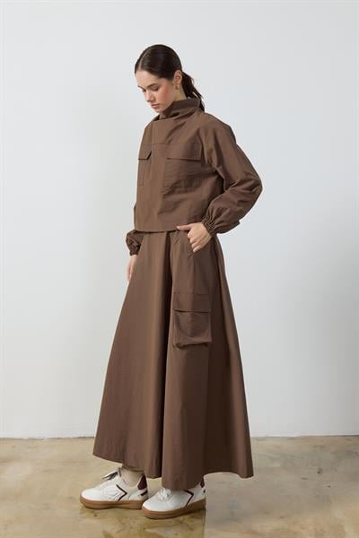 Kahverengi Yaka Detaylı Paraşüt Sweat