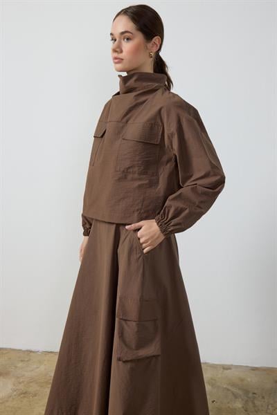 Kahverengi Yaka Detaylı Paraşüt Sweat