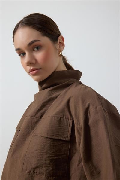 Kahverengi Yaka Detaylı Paraşüt Sweat