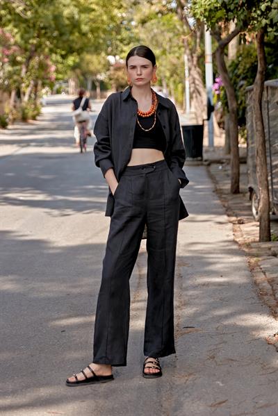 Siyah Aparturalı Keten Gömlek