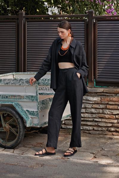 Siyah Aparturalı Keten Gömlek