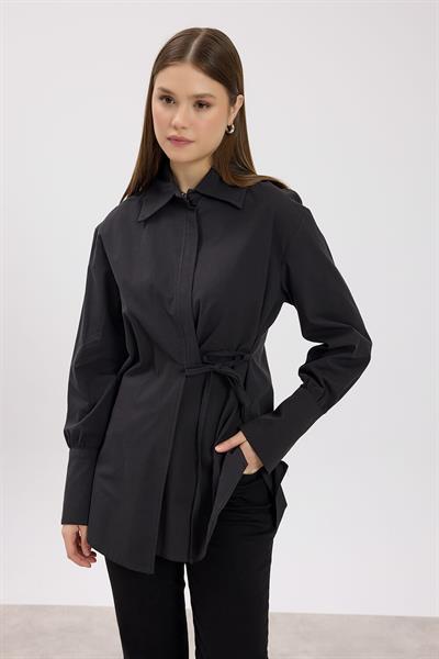 Siyah Bağlama Detaylı Klasik Yaka Gömlek