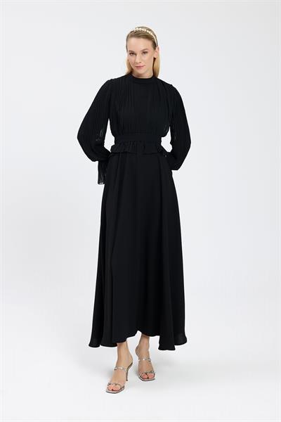 Siyah Bedeni Piliseli Krep Şifon Elbise