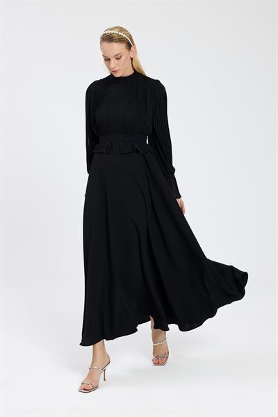 Siyah Bedeni Piliseli Krep Şifon Elbise