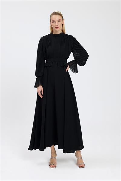 Siyah Bedeni Piliseli Krep Şifon Elbise