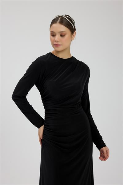 Siyah Büzgü Detaylı Elbise