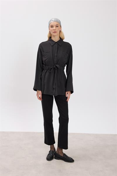 Siyah Çift Cepli Bağlamalı Gömlek