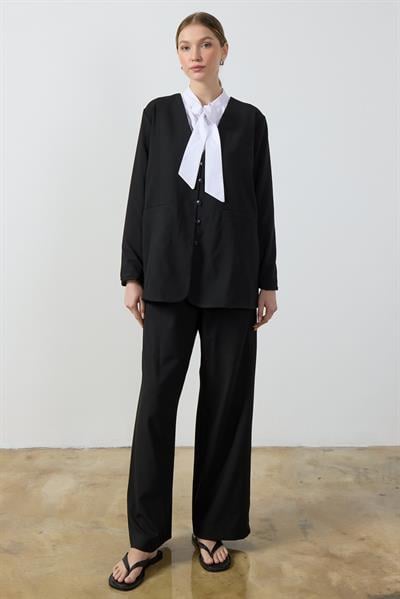 Siyah Düğme Detaylı Yelek