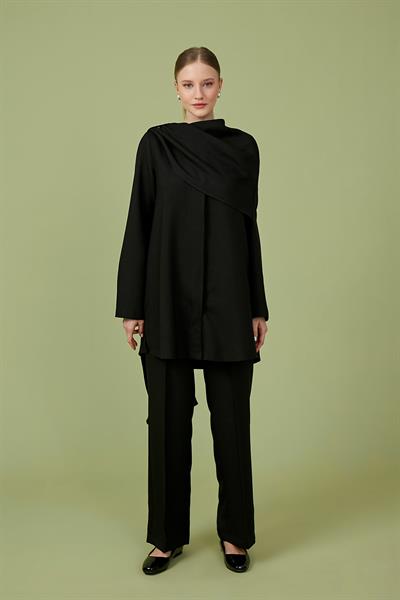 Siyah Keten Pantolonlu Takım