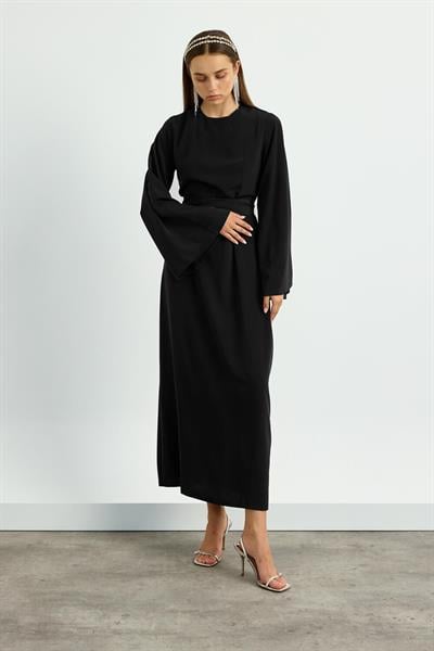 Siyah Kolu Volanlı Kemerli Elbise