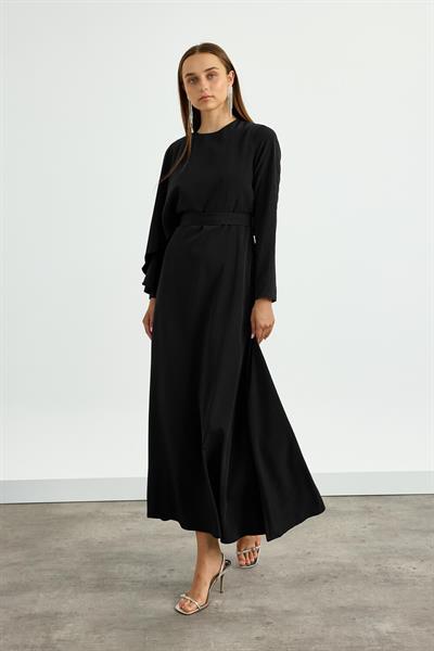Siyah Pelerin Detaylı Elbise