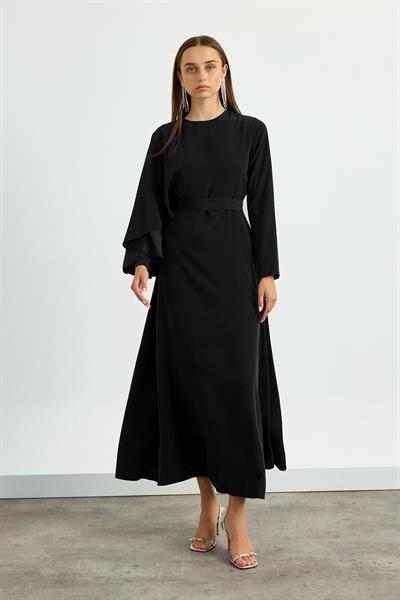 Siyah Pelerin Detaylı Elbise