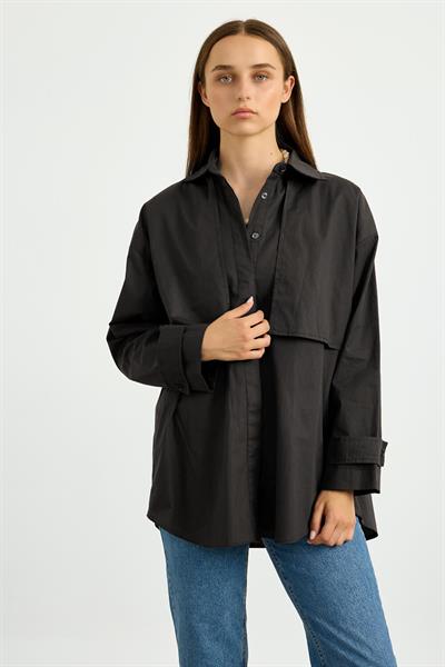 Siyah Rüzgarlık Detaylı Gömlek