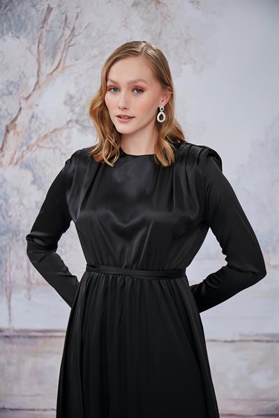 Siyah Saten Vatkalı Elbise