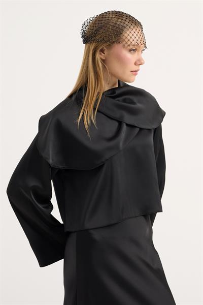 Siyah Volanlı Saten Bluz