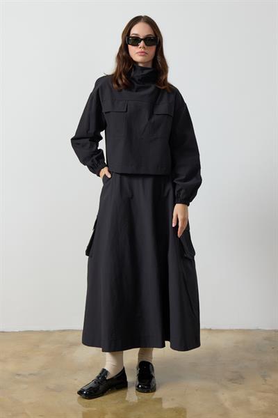 Siyah Yaka Detaylı Paraşüt Sweat