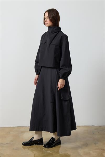 Siyah Yaka Detaylı Paraşüt Sweat